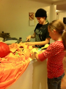 Cutting and cleaning pumpkins 1422889_600969159941097_1933739822_n