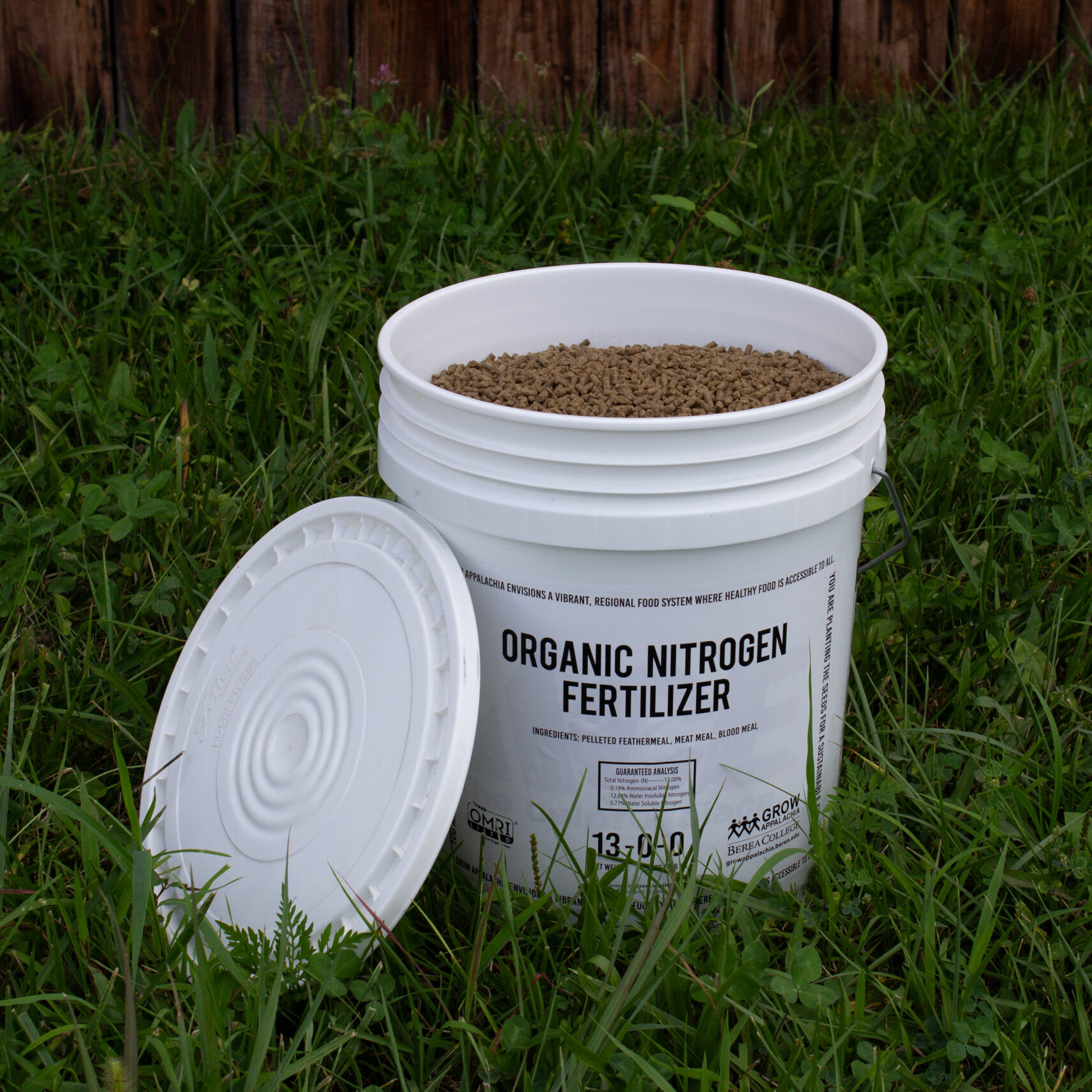 feather meal nitrogen fertilizer bucket